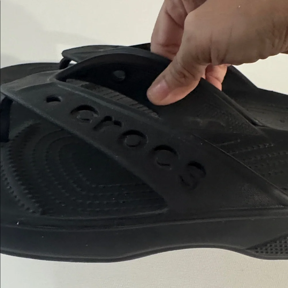 Crocs Men's Flip Flops Size 9 Black Travel Vacation Pool Beach - Picture 4 of 6